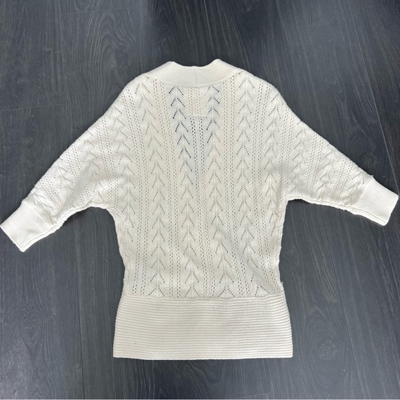 Los Angeles Guess Jeans Off White Sweater - Picture 4 of 7